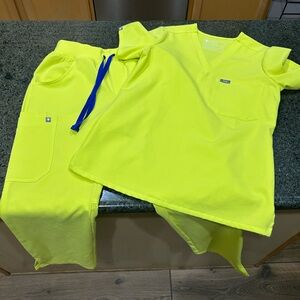 Figs Neon Yellow Scrub Set